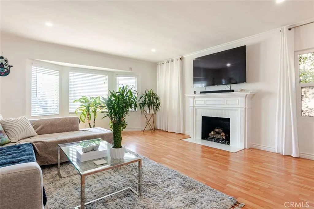 6220 Morella Avenue, North Hollywood, CA 91606