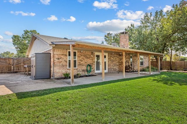 7417 Meadowdale Drive, Watauga, TX 76148