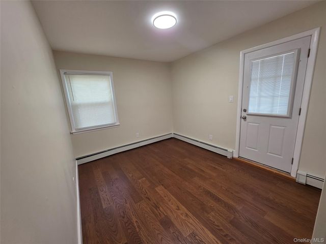7 Roosevelt Avenue, Greenlawn, NY 11740