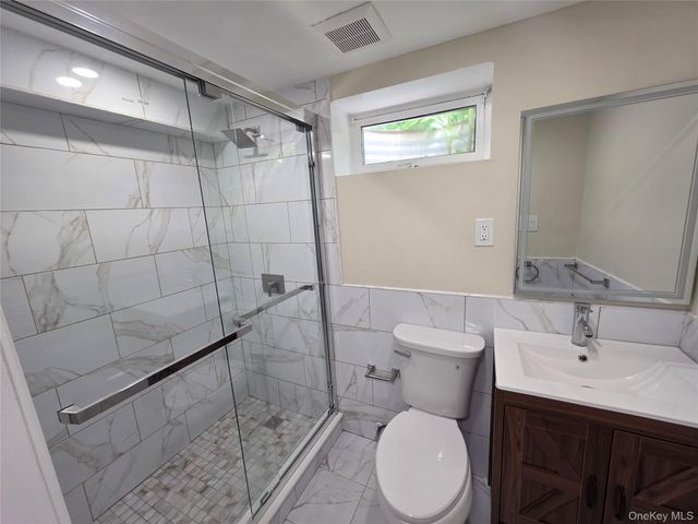 7 Roosevelt Avenue, Greenlawn, NY 11740