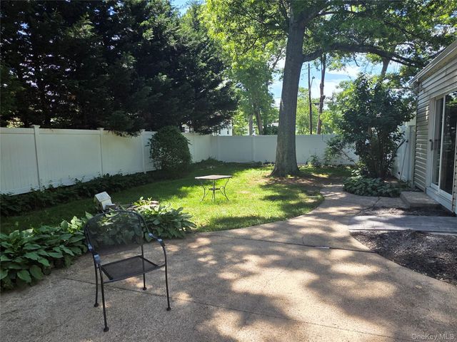 7 Roosevelt Avenue, Greenlawn, NY 11740