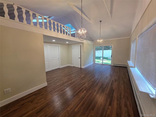 7 Roosevelt Avenue, Greenlawn, NY 11740