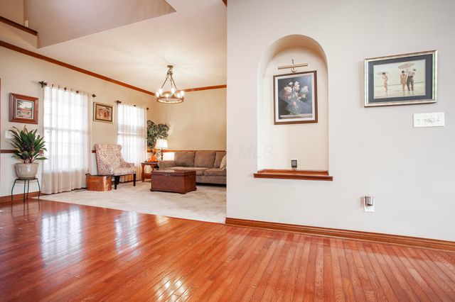 6867 Golden Way, Powell, OH 43065