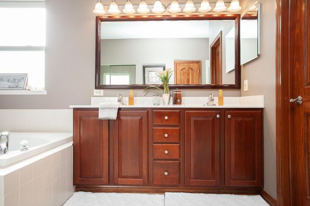 6867 Golden Way, Powell, OH 43065