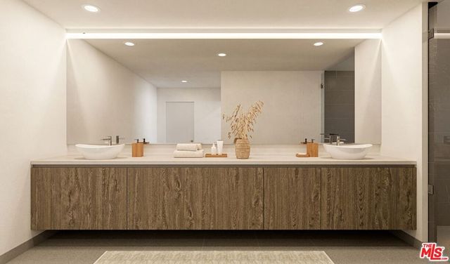 725 N Croft Avenue 110, Los Angeles, CA 90069