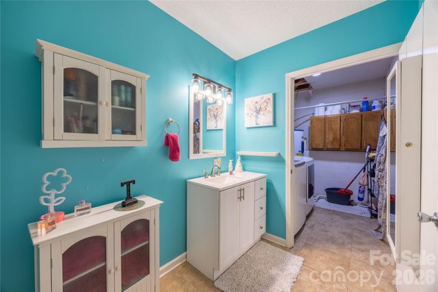 173 Ruthaven Drive, Bessemer City, NC 28016