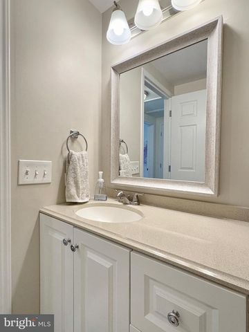 6135 BUMPY OAK RD, La Plata, MD 20646