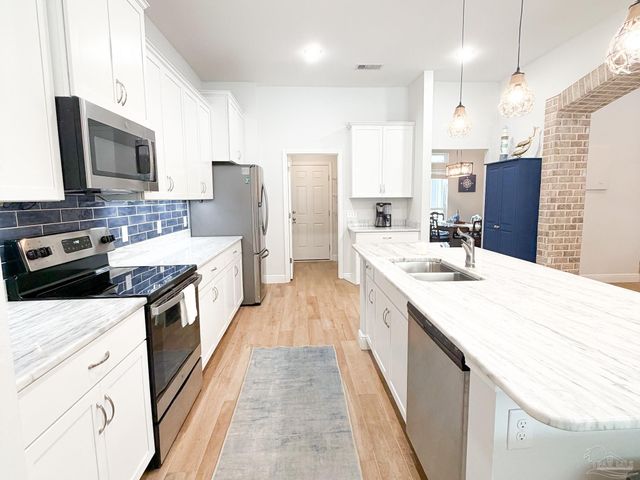 5527 Dunridge Dr, Pace, FL 32571