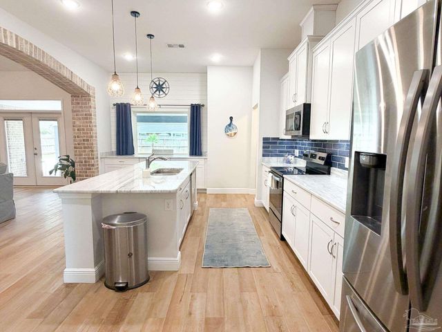 5527 Dunridge Dr, Pace, FL 32571