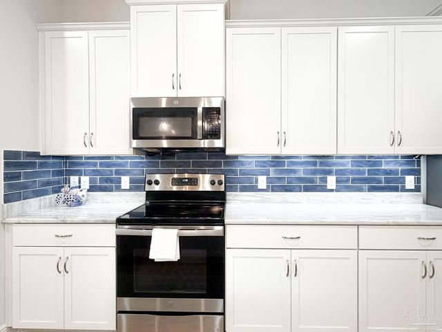 5527 Dunridge Dr, Pace, FL 32571