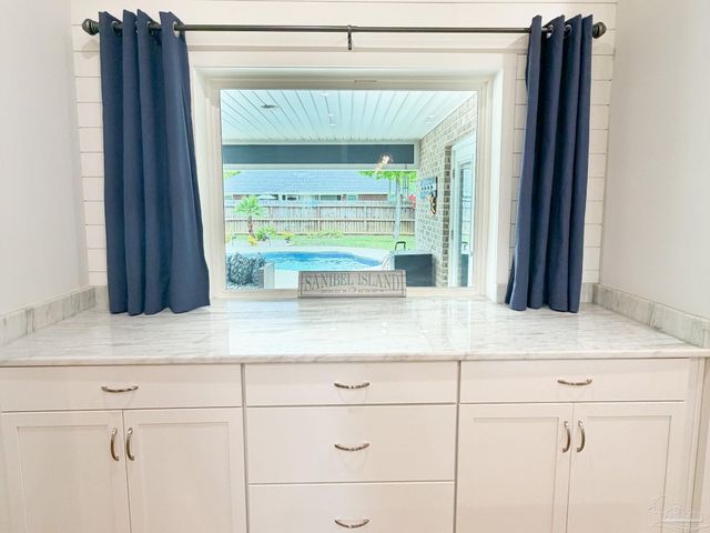 5527 Dunridge Dr, Pace, FL 32571