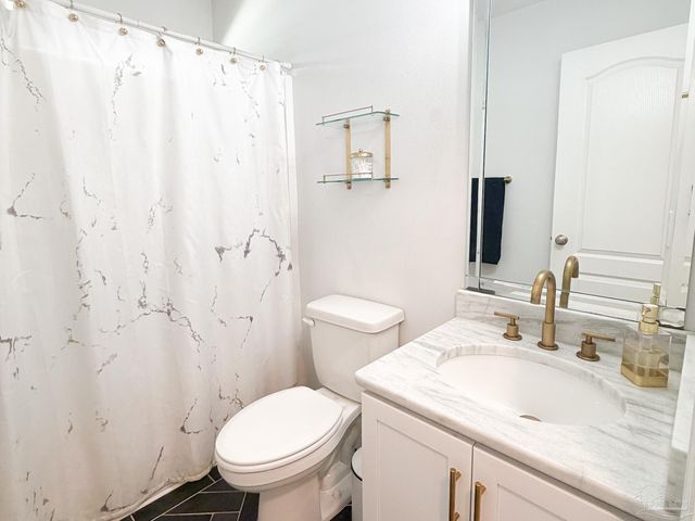 5527 Dunridge Dr, Pace, FL 32571