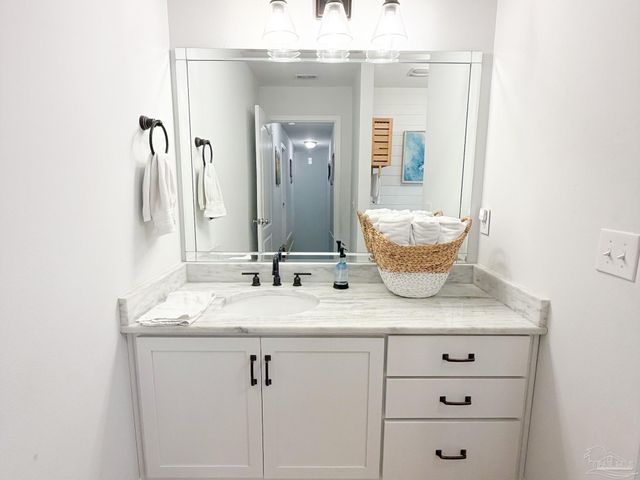 5527 Dunridge Dr, Pace, FL 32571