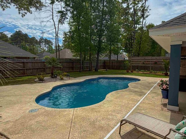 5527 Dunridge Dr, Pace, FL 32571