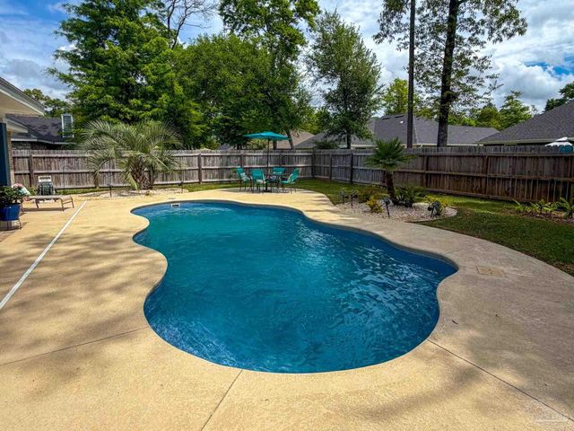 5527 Dunridge Dr, Pace, FL 32571