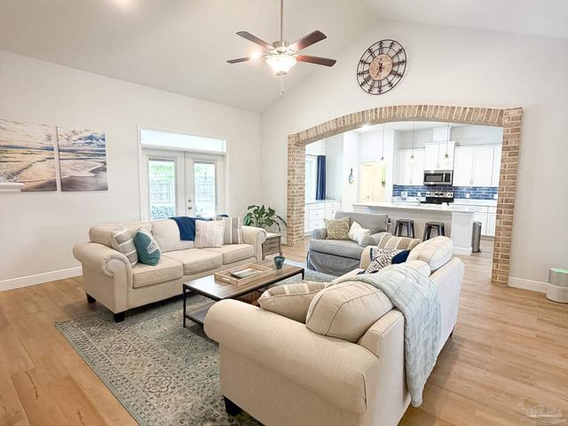 5527 Dunridge Dr, Pace, FL 32571