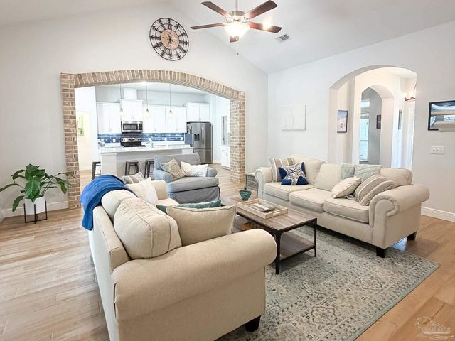 5527 Dunridge Dr, Pace, FL 32571