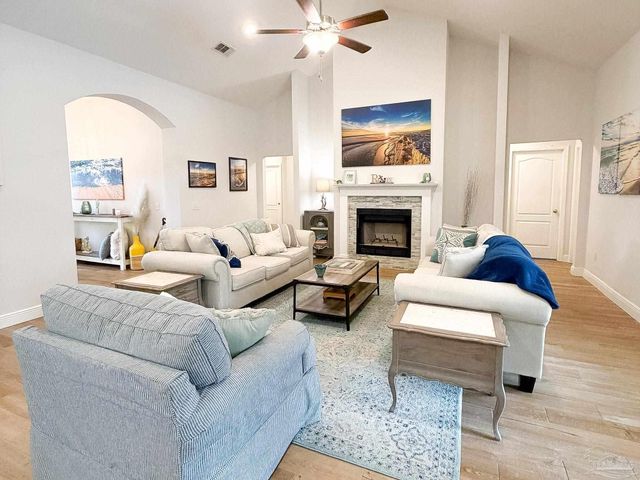 5527 Dunridge Dr, Pace, FL 32571