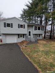 1 Hamill Drive, Winchester, CT 06098