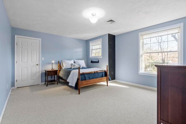 60 Redstone Hill Rd, Sterling, MA 01564