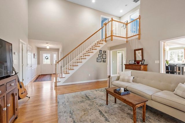 60 Redstone Hill Rd, Sterling, MA 01564