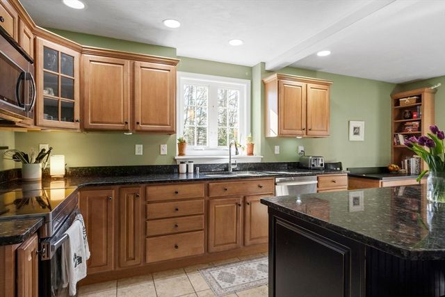 60 Redstone Hill Rd, Sterling, MA 01564