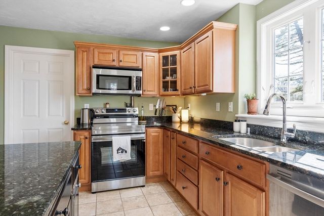 60 Redstone Hill Rd, Sterling, MA 01564