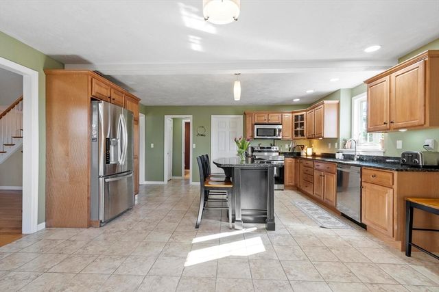 60 Redstone Hill Rd, Sterling, MA 01564