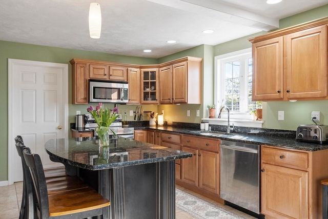 60 Redstone Hill Rd, Sterling, MA 01564