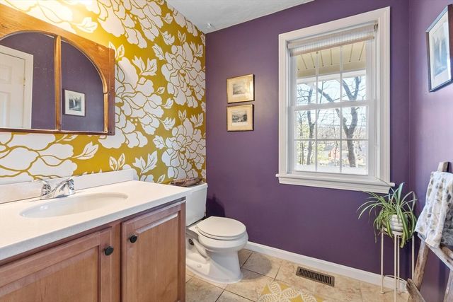 60 Redstone Hill Rd, Sterling, MA 01564