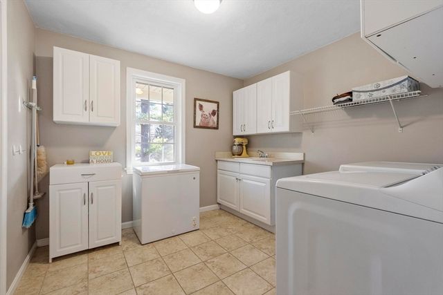 60 Redstone Hill Rd, Sterling, MA 01564