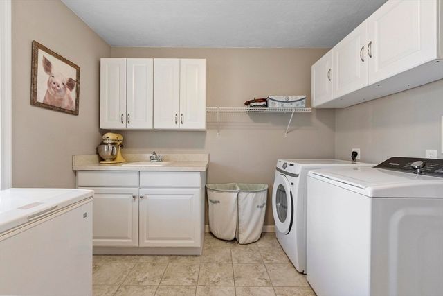 60 Redstone Hill Rd, Sterling, MA 01564