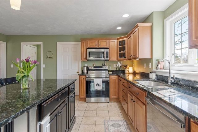 60 Redstone Hill Rd, Sterling, MA 01564