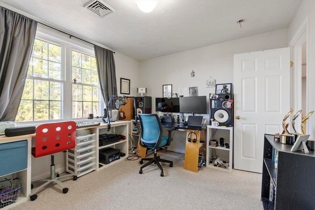 60 Redstone Hill Rd, Sterling, MA 01564