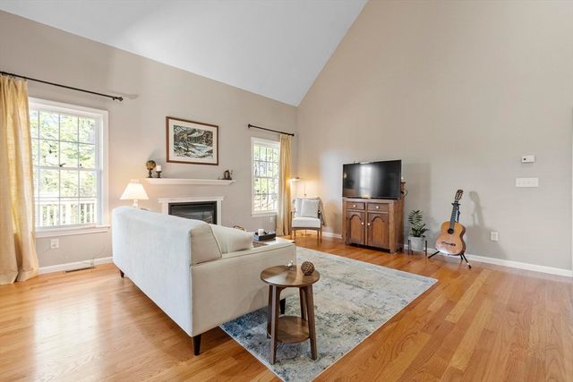 60 Redstone Hill Rd, Sterling, MA 01564