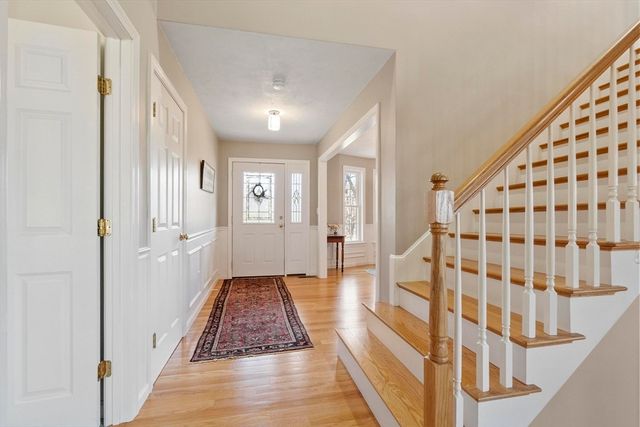 60 Redstone Hill Rd, Sterling, MA 01564