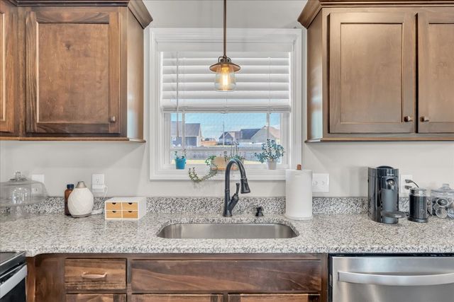 837 Richland Farms Dr, Manchester, TN 37355