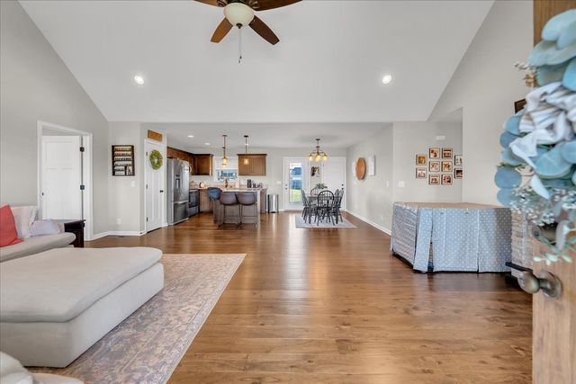 837 Richland Farms Dr, Manchester, TN 37355