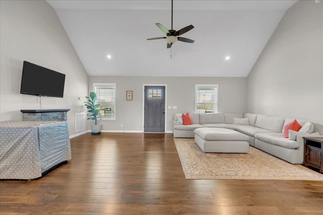 837 Richland Farms Dr, Manchester, TN 37355