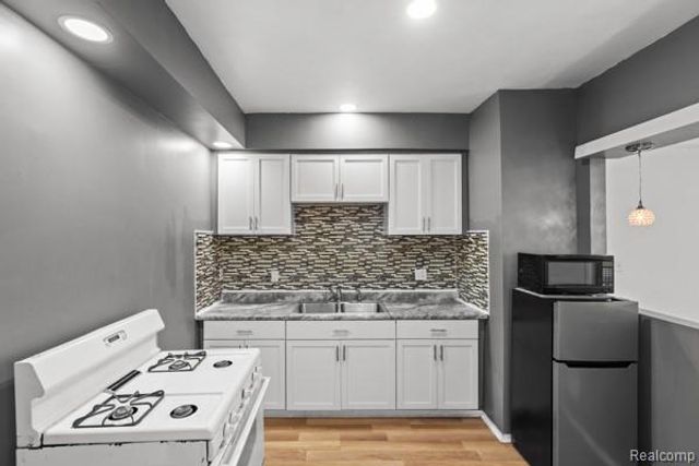 18633 Goulburn Street, Detroit, MI 48205