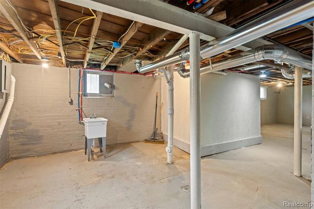 18633 Goulburn Street, Detroit, MI 48205