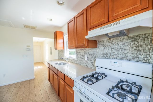 33 Cliffwood Way, Old Bridge, NJ 08879