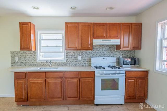 33 Cliffwood Way, Old Bridge, NJ 08879