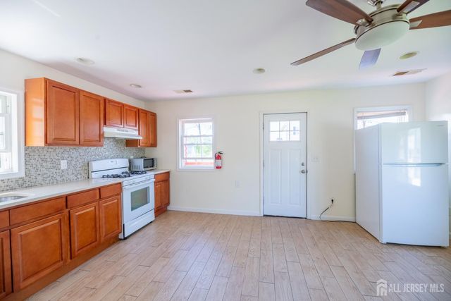 33 Cliffwood Way, Old Bridge, NJ 08879
