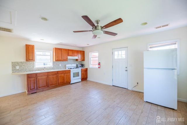 33 Cliffwood Way, Old Bridge, NJ 08879