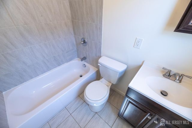 33 Cliffwood Way, Old Bridge, NJ 08879