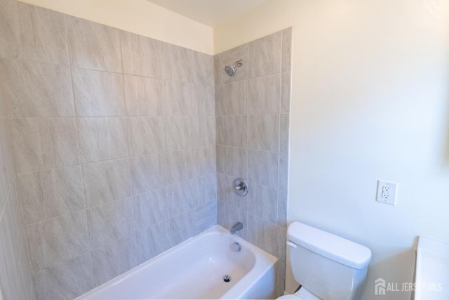33 Cliffwood Way, Old Bridge, NJ 08879