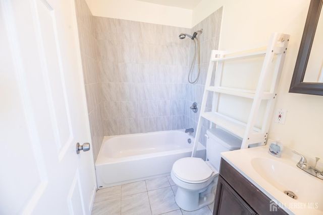 33 Cliffwood Way, Old Bridge, NJ 08879