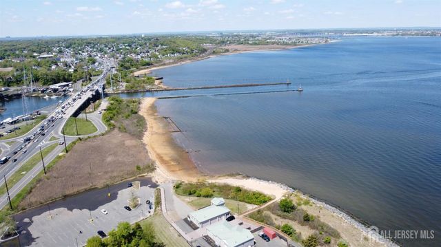 33 Cliffwood Way, Old Bridge, NJ 08879