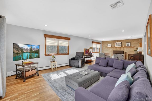 7 Fairgreen Court, Cortlandt Manor, NY 10567